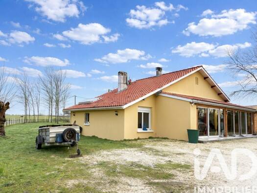 Maison à vendre 249 000 € 5 pièces 3 chambres 140 m² 9 213 m² de terrain Polignac 17210