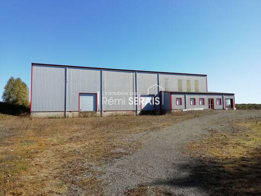 Entrepôt à vendre 704 600 € 1 200 m² d'espace de stockage Alençon 61000