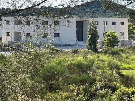Local d'activités à vendre 1 848 000 € 800 m² d'espace de stockage Peripherie Saint-Mitre-les-Remparts 13920