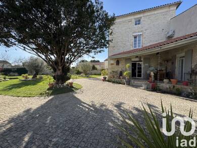 Demeure à vendre 750 000 € 8 pièces 5 chambres 250 m² 1 600 m² de terrain Est Surgères 17700