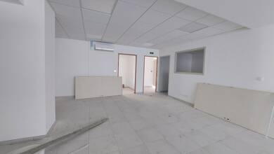 Local commercial à louer 970 € 57 m² de surface de vente Les Plantiers-route de Marseille Sisteron 04200