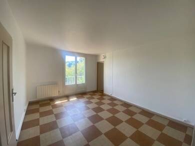 Appartement à louer 695 € 3 pièces 2 chambres 3ème étage La Burliere Luquece Manosque 04100