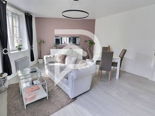 Appartement à louer 900 € 2 pièces 1 chambre 41 m² 1er étage Frépillon 95740