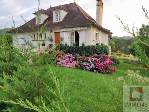 Maison à vendre 441 000 € 7 pièces 5 chambres 217 m² 4 800 m² de terrain St Cere 46400