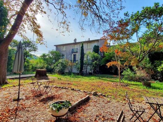 Maison à vendre 435 000 € 12 pièces 8 chambres 280 m² 1 100 m² de terrain La Tour-sur-Orb 34260