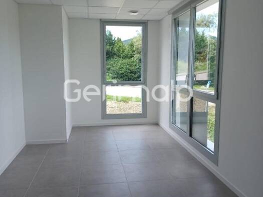 Local d'activités à louer 700 € 18 m² d'espace de stockage Sallenôves 74270