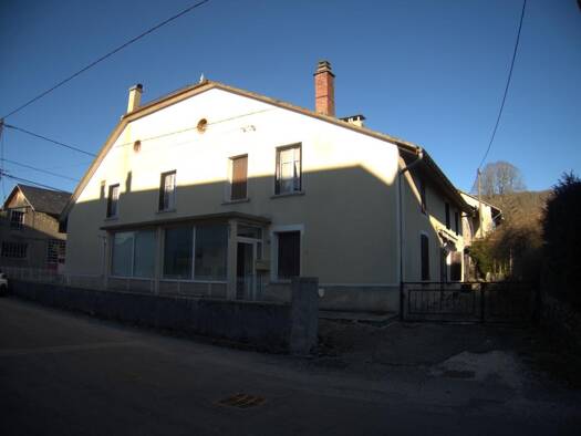 Duplex à vendre 135 000 € 6 pièces 5 chambres RDC/3 Aranc 01110