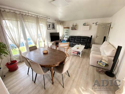 Maison de plain-pied à vendre 269 000 € 3 pièces 2 chambres 74 m² 540 m² de terrain Le Plessis-Belleville 60330