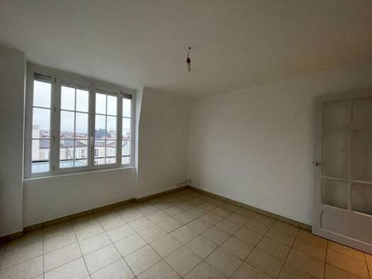 Appartement à louer 1 000 € 2 pièces 1 chambre 40 m² Étage 5/5 Centre Ancien Vanves 92170