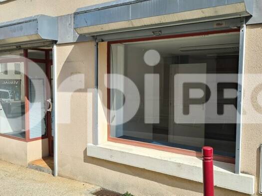 Local commercial à louer 500 € 50 m² de surface de vente Huriel 03380
