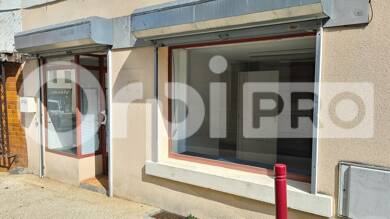 Local commercial à louer 500 € 50 m² de surface de vente Huriel 03380
