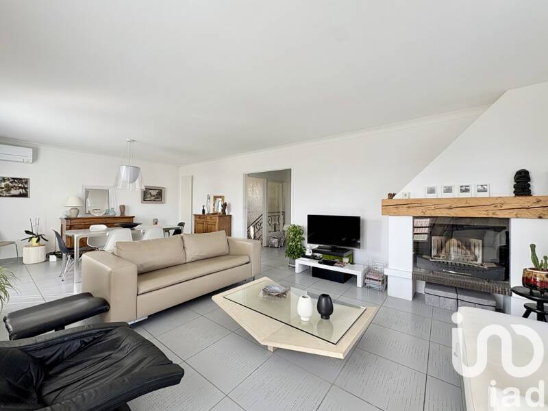 Maison à vendre, 209m², SAINT JEAN DE MUZOLS