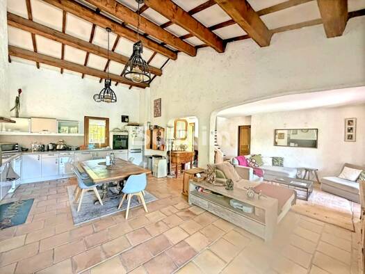 Maison à vendre 880 000 € 6 pièces 5 chambres 140 m² 906 m² de terrain Gassin 83580