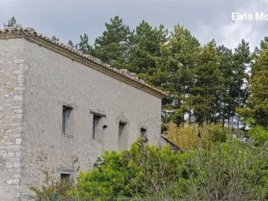 Ferme à vendre 337 000 € 5 pièces 3 chambres 90 m² 26 057 m² de terrain Limans 04300