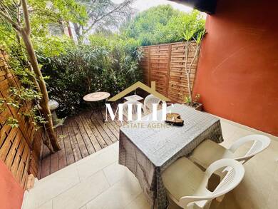 Appartement à louer 755 € 2 pièces 1 chambre 26 m² RDC/3 Bandol 83150
