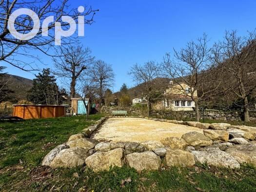 Villa à vendre 315 000 € 6 pièces 5 chambres 177 m² 3 810 m² de terrain Mayres 07330