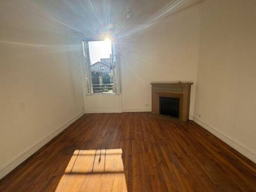 Appartement à louer 1 040 € 3 pièces 2 chambres 51 m² RDC Gare-Jean Jaurès Vitry-sur-Seine 94400