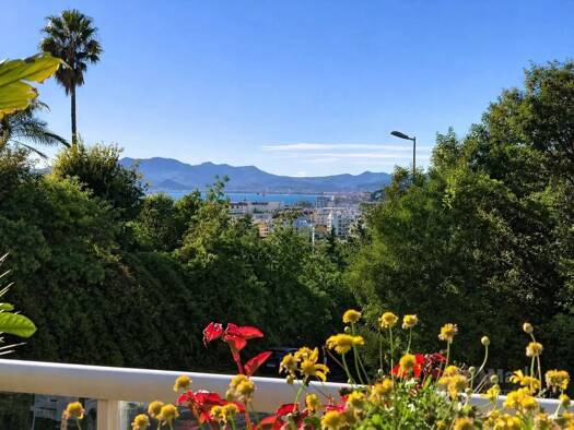 Appartement à vendre 1 450 000 € 5 pièces 3 chambres 155 m² Étage 1/3 Pointe Croisette Cannes 06400