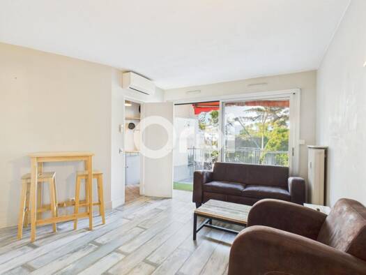 Appartement à vendre 145 000 € 1 pièce 28 m² 1er étage Le Centre Ville Mandelieu-la-Napoule 06210