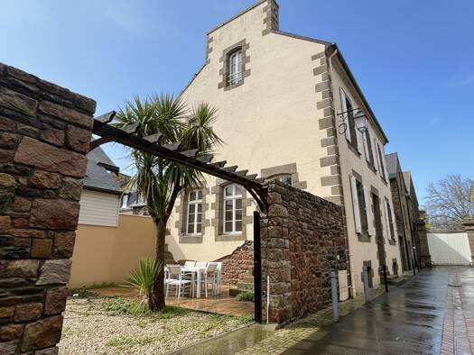 Maison de ville à vendre 589 000 € 6 pièces 4 chambres 155 m² 100 m² de terrain Centre Ville Paimpol 22500