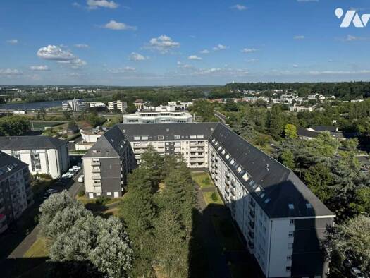 Appartement à vendre 158 400 € 5 pièces 3 chambres 100 m² Dernier étage, Étage 15/15 Tours 37000
