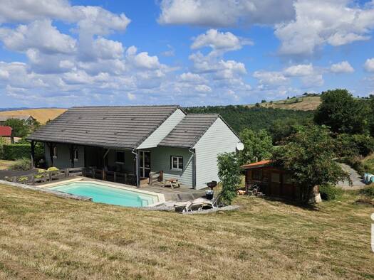 Maison de plain-pied à vendre 159 000 € 4 pièces 3 chambres 93 m² 1 952 m² de terrain Saint Constant-Fournoulès 15600