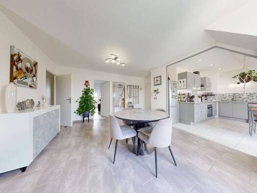 Appartement à vendre 267 500 € 4 pièces 3 chambres 74 m² Étage 3/3 Fontenay-Trésigny 77610