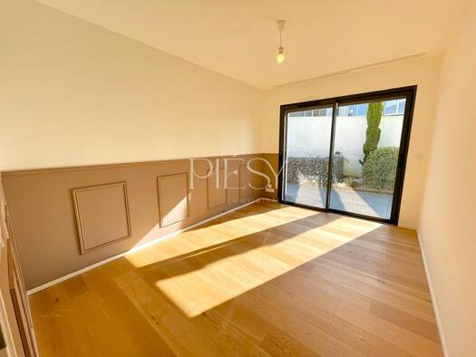 Maison de plain-pied à louer 3 940 € 7 pièces 4 chambres 163 m² 675 m² de terrain Sud Ouest Saint-Julien-en-Genevois 74160