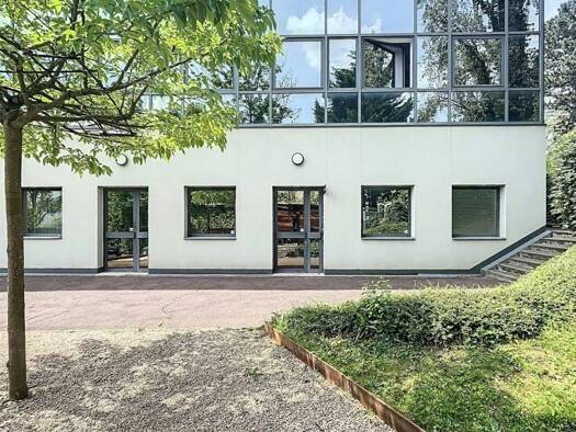Local d'activités à louer 2 933 € 143 m² d'espace de stockage Limonest 69760