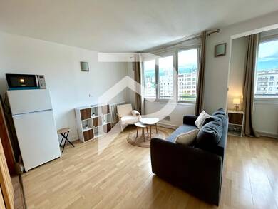 Appartement à louer 1 050 € 1 pièce 32 m² Étage 7/10 Le Kremlin Bicetre 94270
