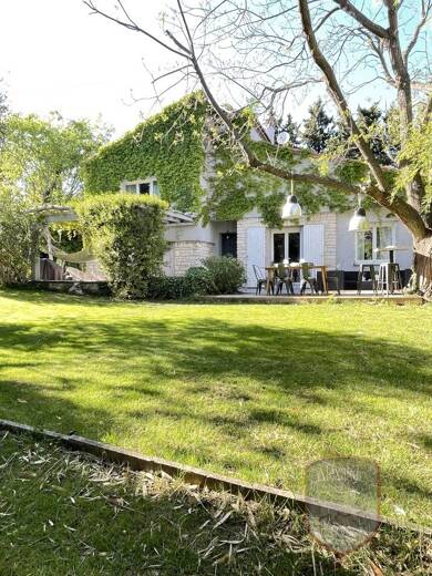 Maison à vendre 548 000 € 7 pièces 4 chambres 230 m² 1 200 m² de terrain Tavel 30126