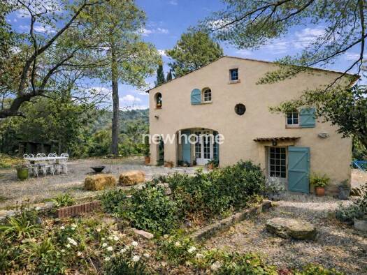 Maison à vendre 540 000 € 4 pièces 3 chambres 125 m² 19 360 m² de terrain Tourtour 83690