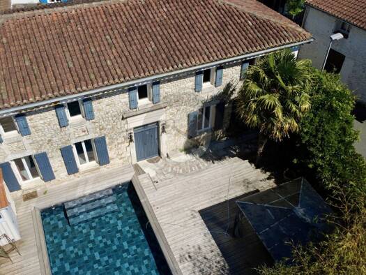 Maison à vendre 447 200 € 6 pièces 4 chambres 200 m² 323 m² de terrain Nord Ouest Saujon 17600