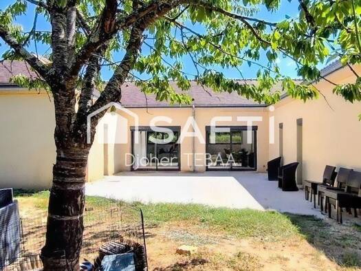 Maison de plain-pied à vendre 239 500 € 5 pièces 4 chambres 153 m² 702 m² de terrain Senonches 28250