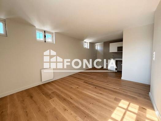 Duplex à louer 700 € 3 pièces 2 chambres 58,7 m² RDC Petite Couronne Riom 63200