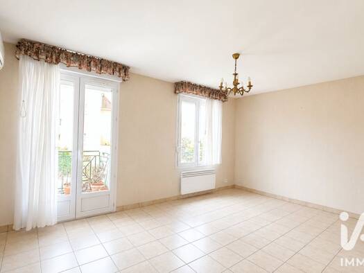 Appartement à vendre 179 900 € 3 pièces 2 chambres 55 m² Étage 1/3 Sud Mennecy 91540