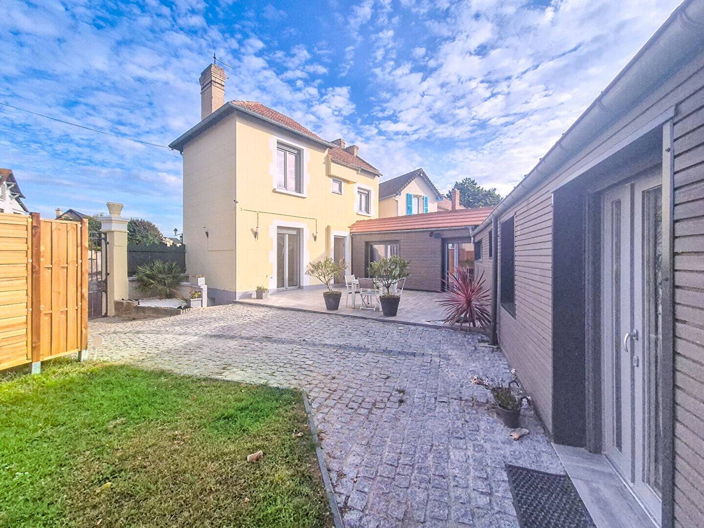 Maison à vendre, 122m², LUC SUR MER