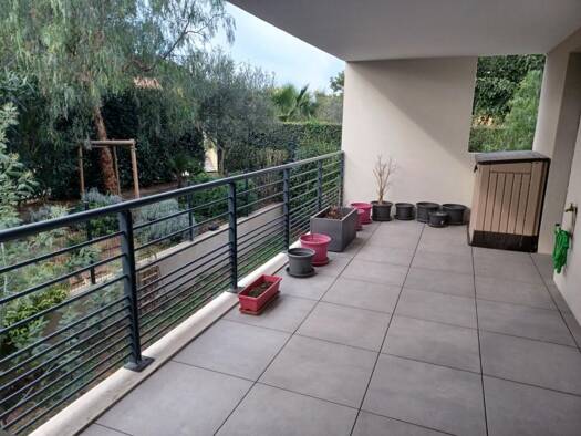 Appartement à louer 1 120 € 2 pièces 1 chambre 51 m² Étage 1/2 Arènes Saint-Raphaël 83700