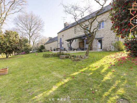 Maison à vendre 884 000 € 12 pièces 5 chambres 272 m² 4 015 m² de terrain Saint-Avé 56890