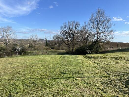 Terrain constructible viabilisé à vendre 30 000 € 2 500 m² de terrain Tonneins 47400