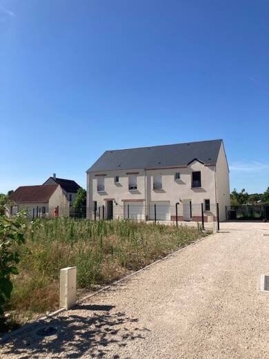 Maison à louer 1 124 € 4 pièces 3 chambres 93 m² disponible à partir du 01/07/2025 La Ferte St Aubin 45240