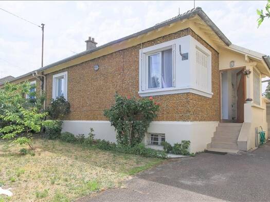 Maison de plain-pied à vendre 265 000 € 4 pièces 2 chambres 70 m² 390 m² de terrain Inter Marche Mantes-la-Jolie 78200