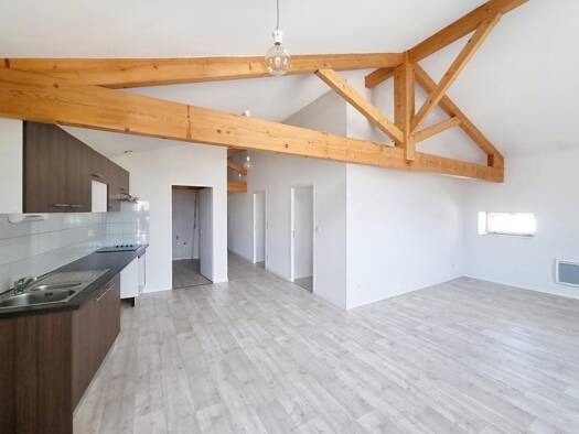 Appartement à louer 569 € 4 pièces 3 chambres 86 m² Étage 2/2 Sainte-Bazeille 47180