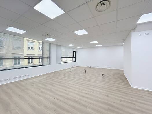Local commercial à louer 2 160 € 86 m² de surface de vente Kable Nord Strasbourg 67000