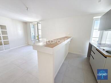 Appartement à louer 673 € 1 pièce 27 m² Étage 1/2 Centre Ville Mennecy 91540