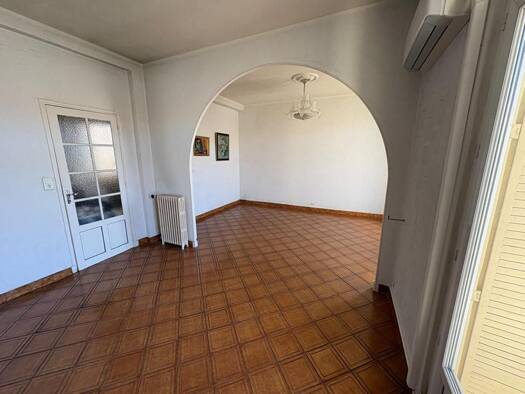 Appartement à vendre 210 000 € 4 pièces 2 chambres 78 m² Étage 4/6 Place d'Armes Toulon 83000