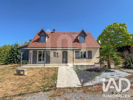 Maison à vendre 185 000 € 7 pièces 5 chambres 127 m² 2 543 m² de terrain Estivareilles 03190