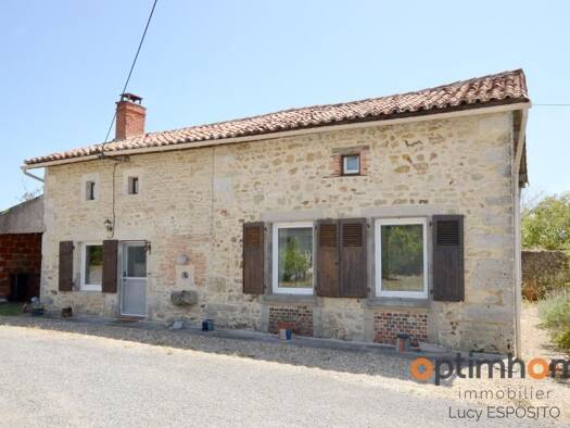 Maison à vendre 123 500 € 6 pièces 4 chambres 126 m² 1 073 m² de terrain Saint-Laurent-de-Céris 16450