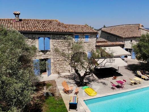 Maison à vendre 1 095 000 € 8 pièces 5 chambres 443 m² 5 550 m² de terrain Centre Ville-Mejan-La Cité Arles 13200