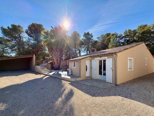 Maison de plain-pied à vendre 470 000 € 4 pièces 3 chambres 92 m² 1 333 m² de terrain Haut Sud Saint-Maximin-la-Sainte-Baume 83470